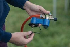 Campingaz Twin Connection CV/R Regulator Kit -Kampa Camping Shop campingaz twin connection image 2